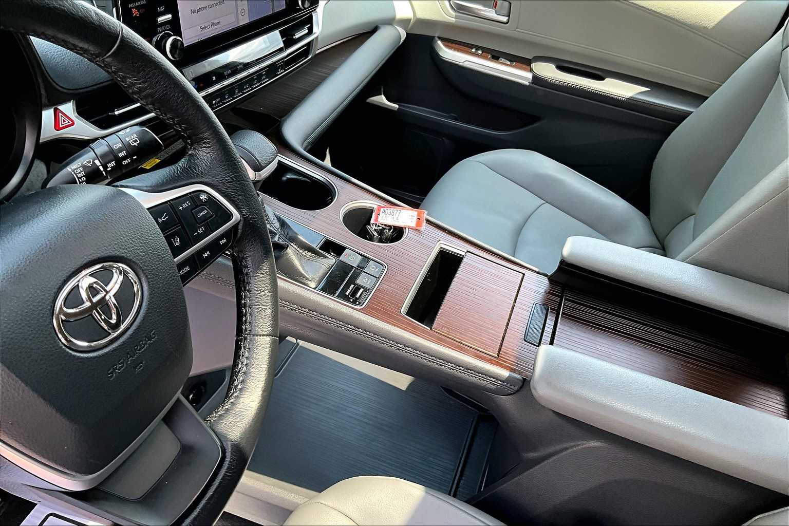 2021 Toyota Sienna XLE - Photo 20