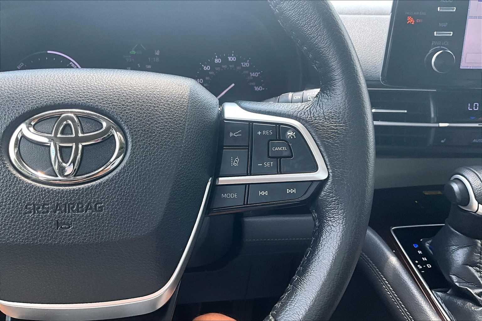 2021 Toyota Sienna XLE - Photo 24