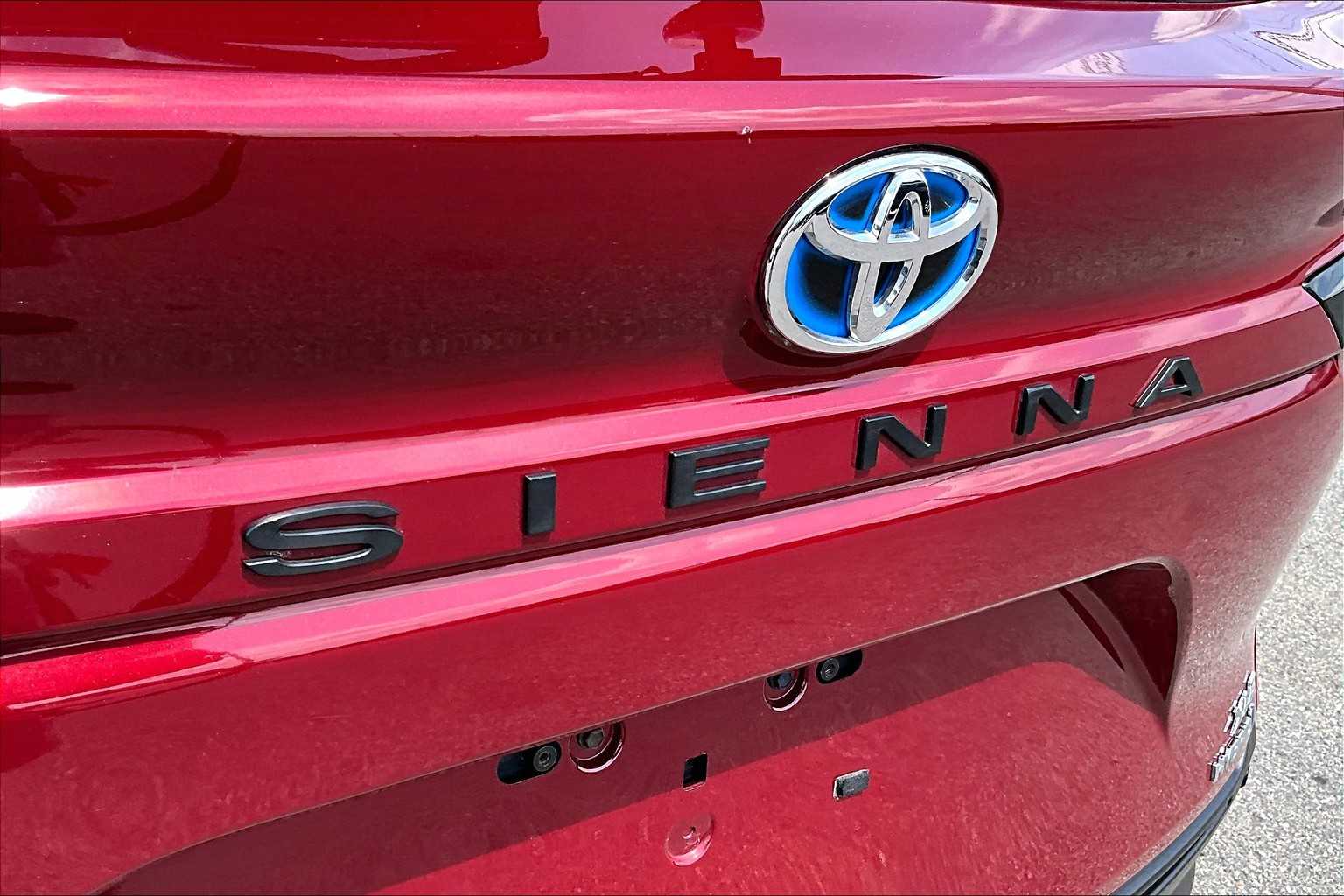 2021 Toyota Sienna XLE - Photo 26
