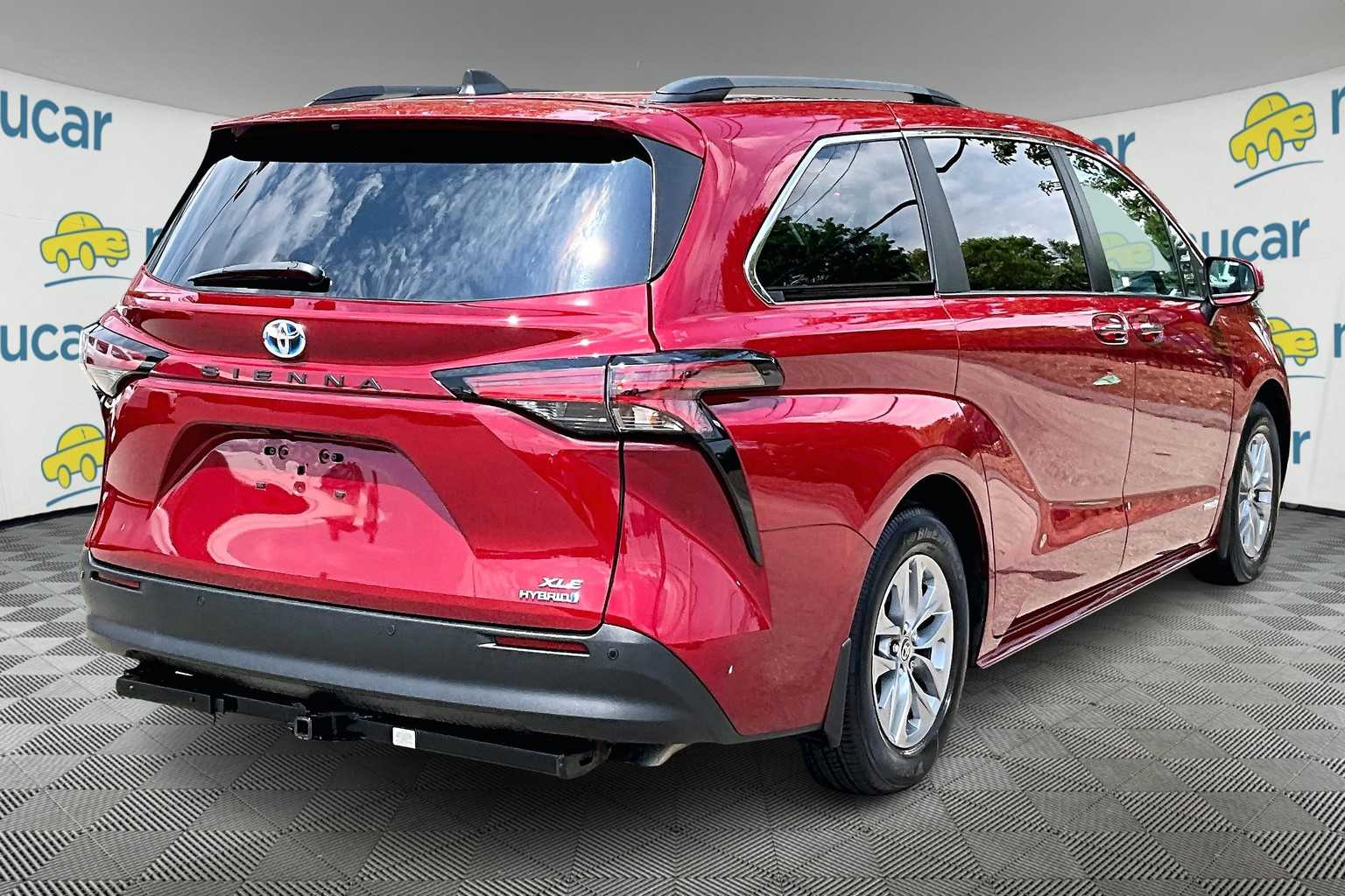 2021 Toyota Sienna XLE - Photo 6