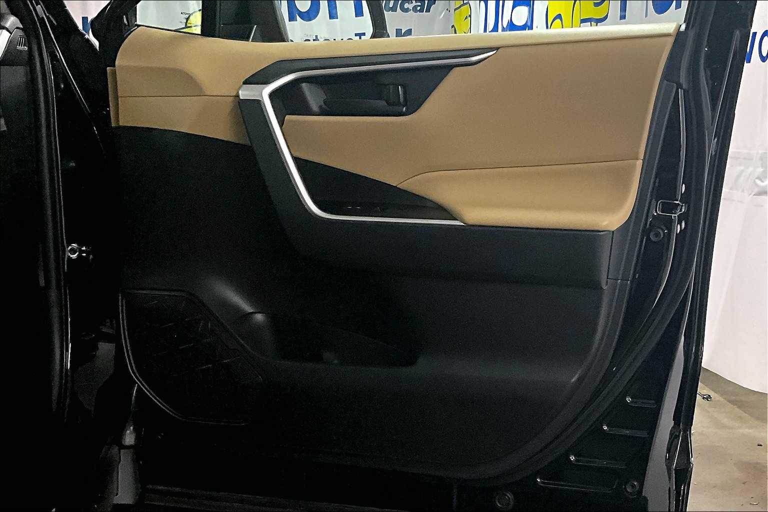 2025 Toyota RAV4 Hybrid LE - Photo 12