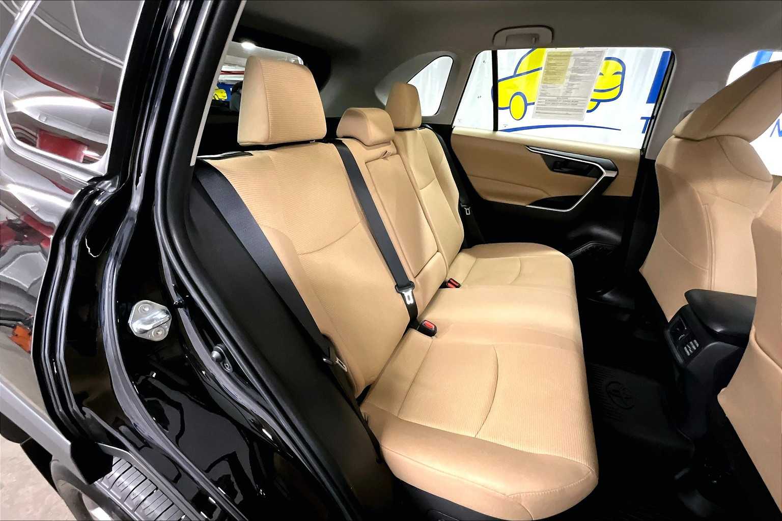 2025 Toyota RAV4 Hybrid LE - Photo 16
