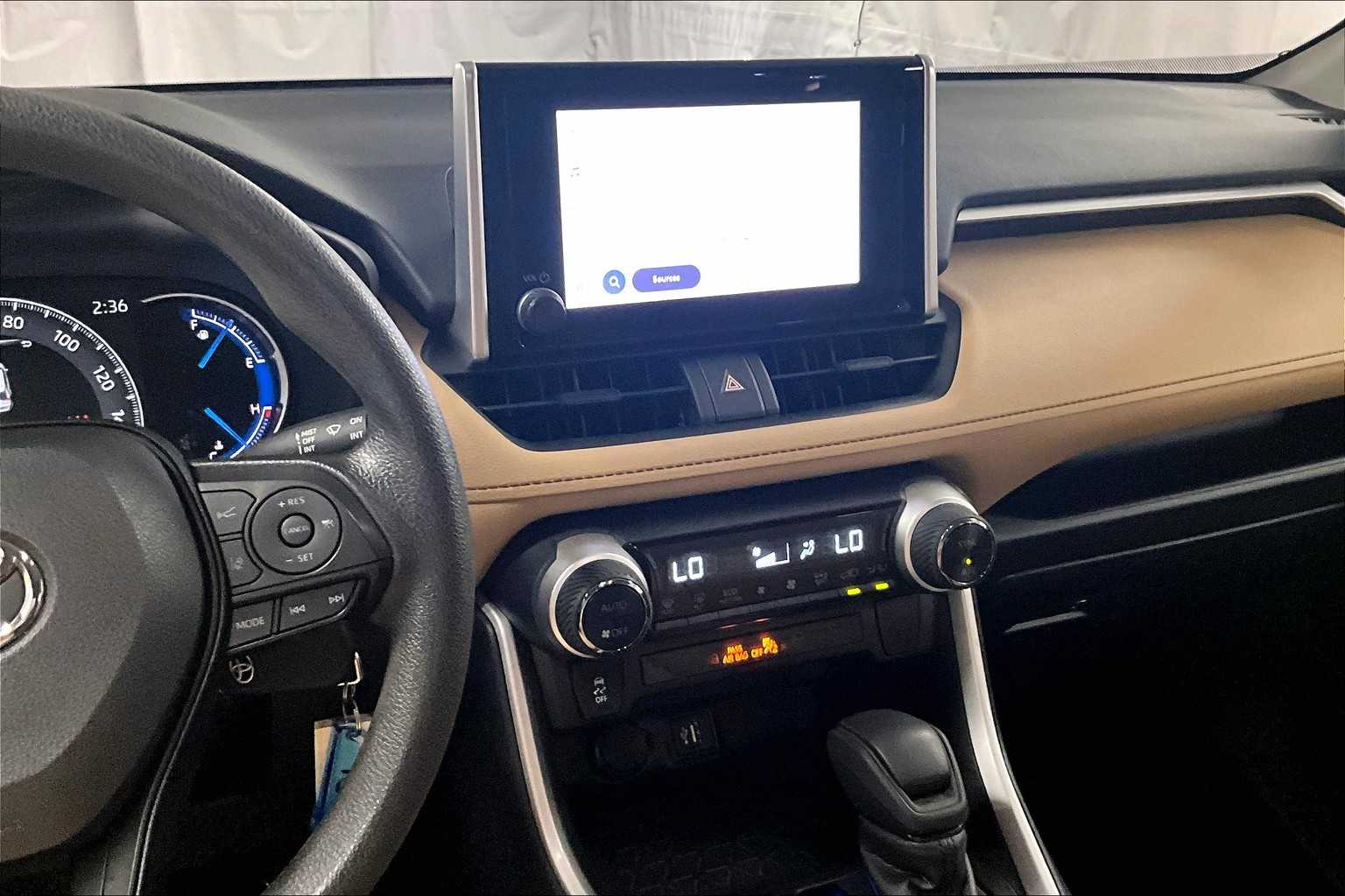 2025 Toyota RAV4 Hybrid LE - Photo 18