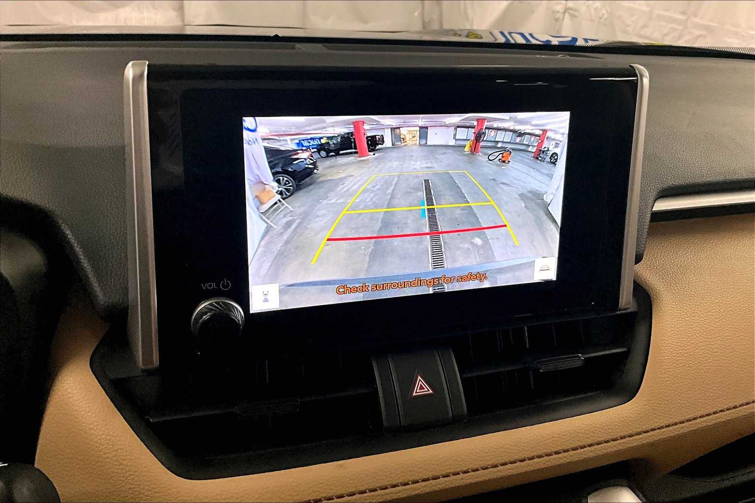 2025 Toyota RAV4 Hybrid LE - Photo 19