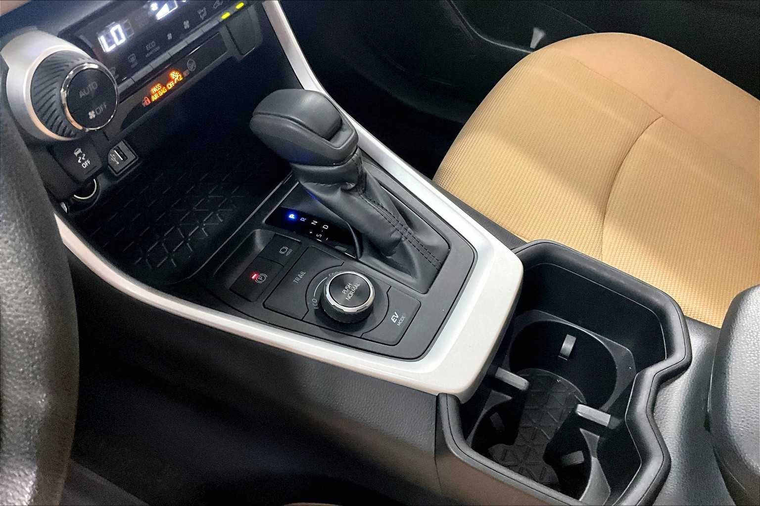 2025 Toyota RAV4 Hybrid LE - Photo 20