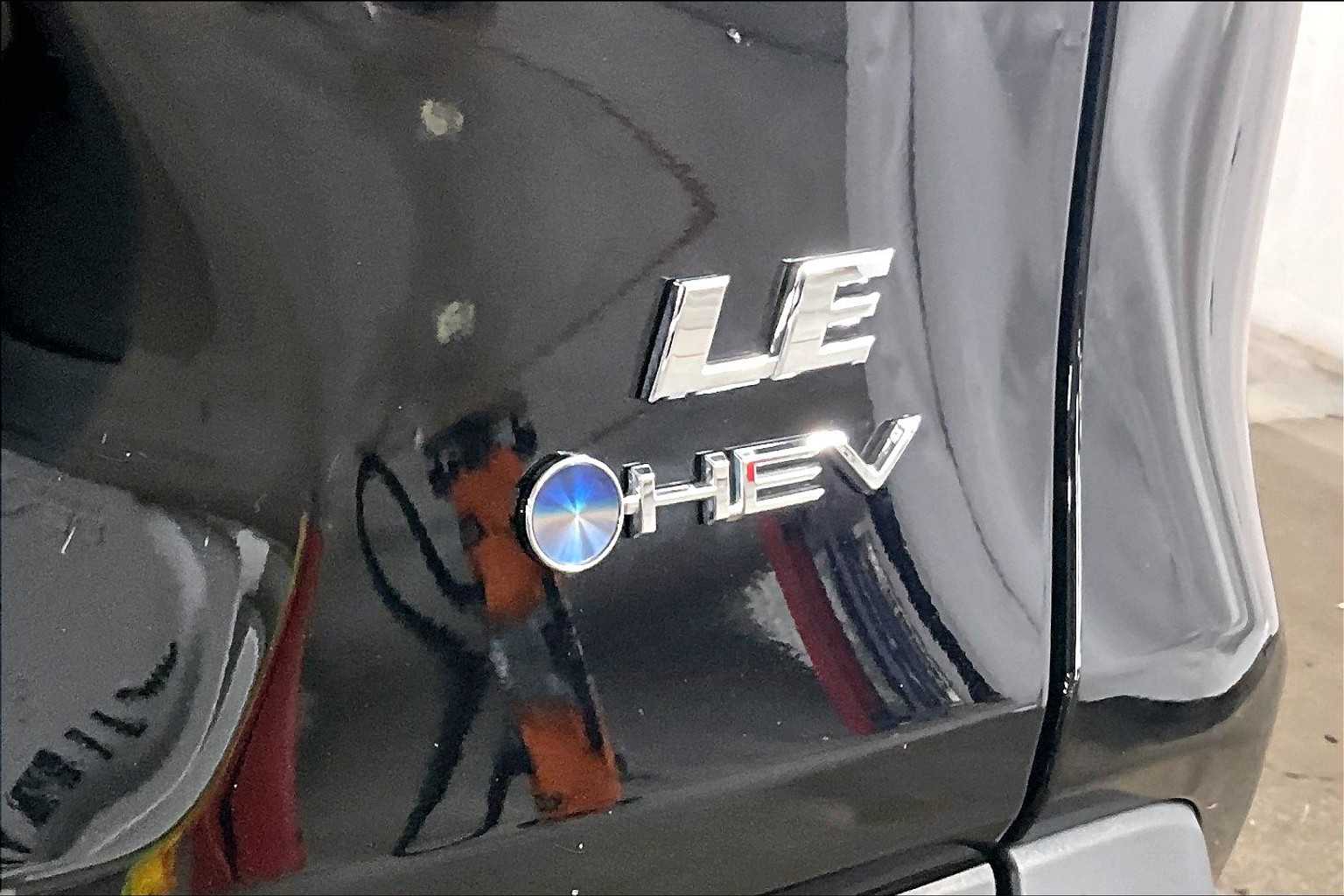 2025 Toyota RAV4 Hybrid LE - Photo 28