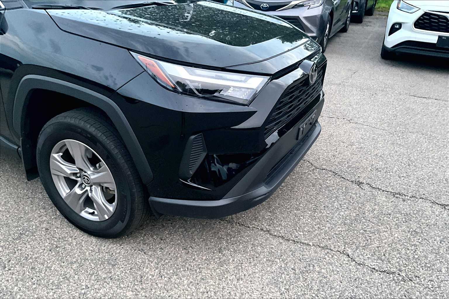 2025 Toyota RAV4 Hybrid LE - Photo 5