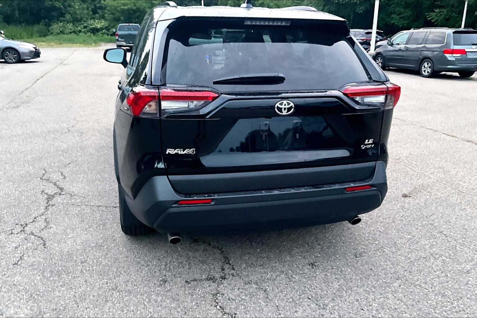 2025 Toyota RAV4 Hybrid LE - Photo 7