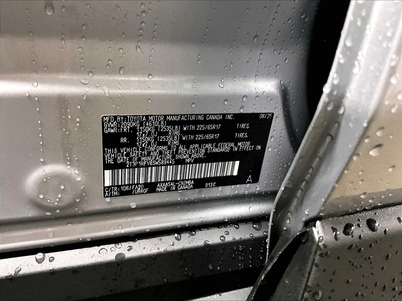 2025 Toyota RAV4 XLE - Photo 17