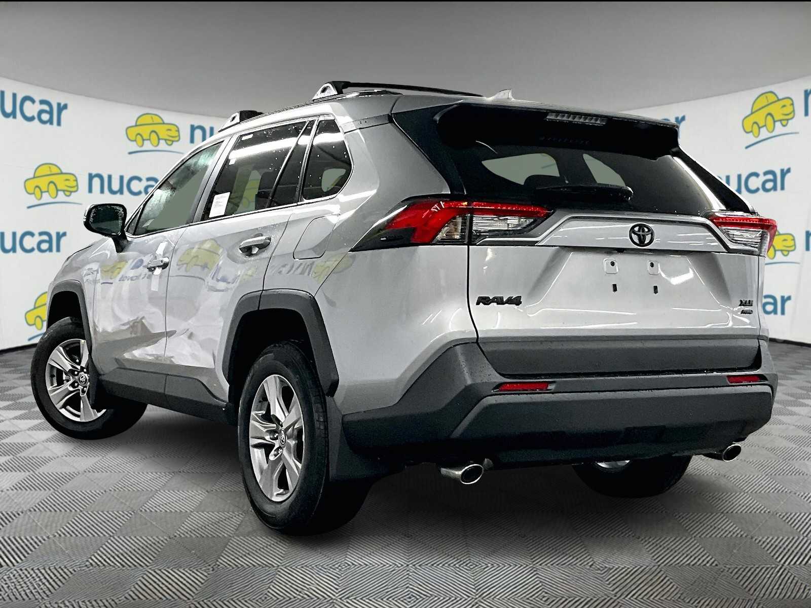 2025 Toyota RAV4 XLE - Photo 5