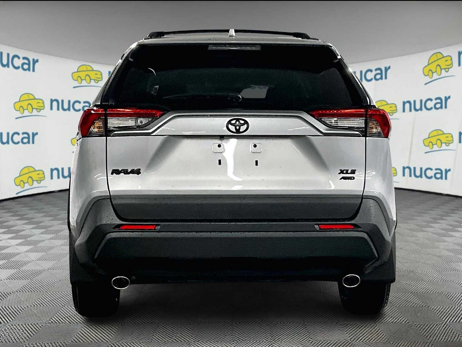 2025 Toyota RAV4 XLE - Photo 6