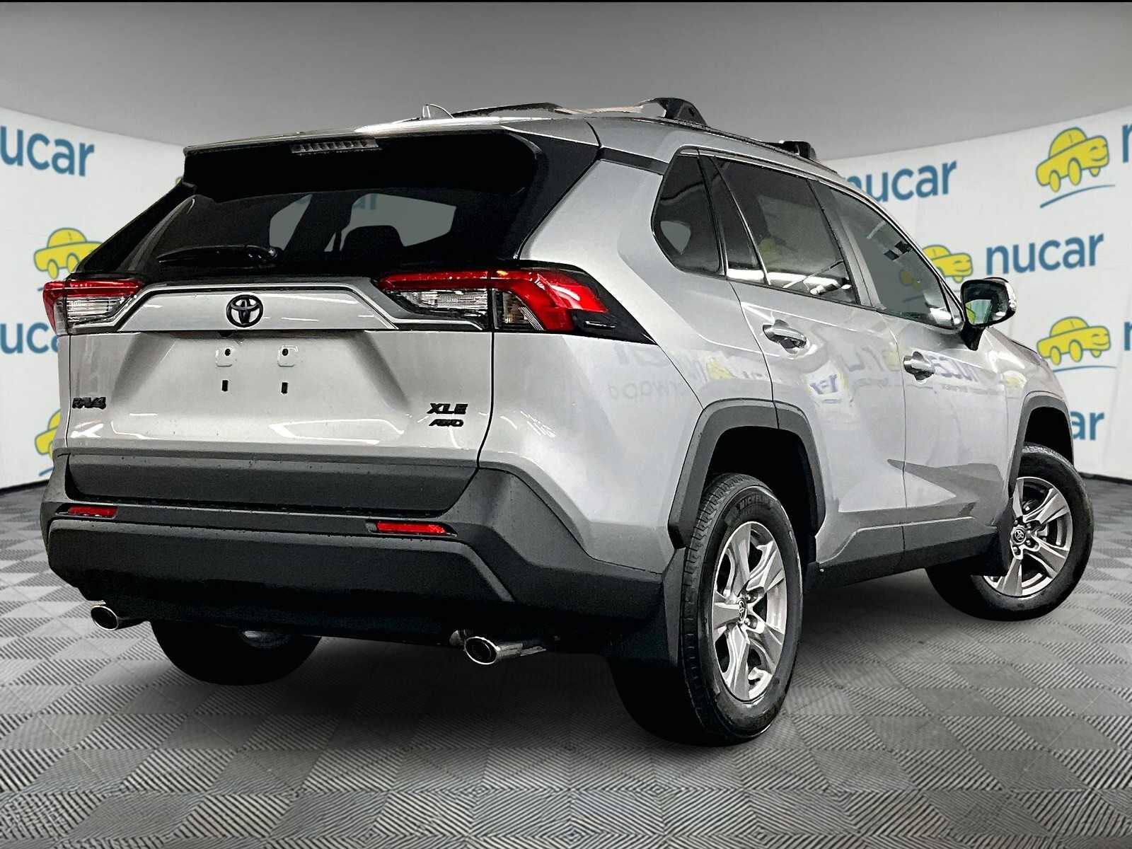 2025 Toyota RAV4 XLE - Photo 7