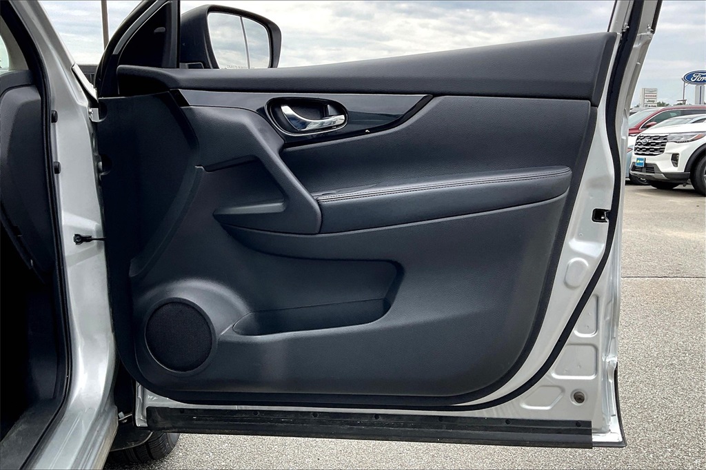 2020 Nissan Rogue Sport SV - Photo 11