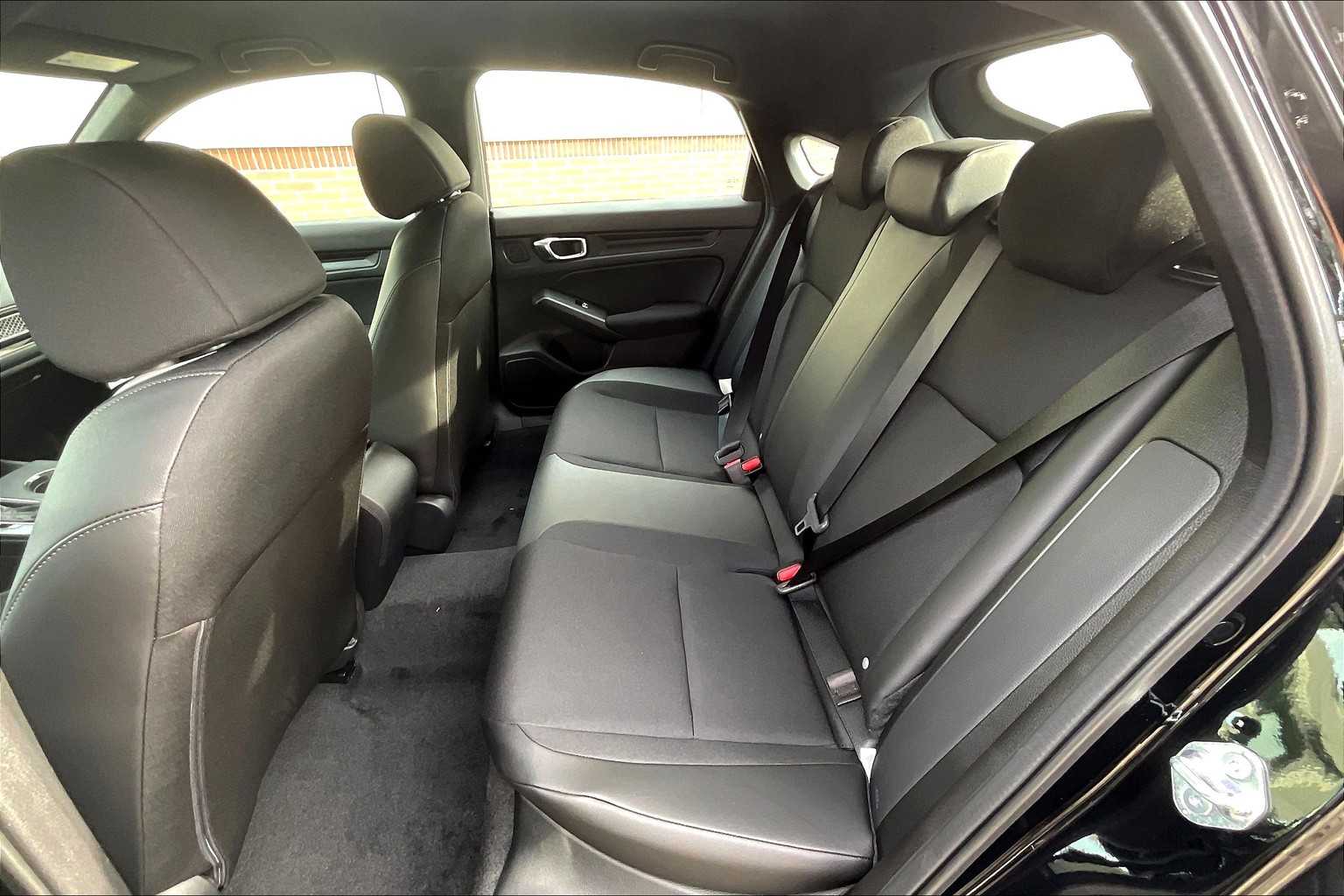2025 Honda Civic Hatchback Sport - Photo 15