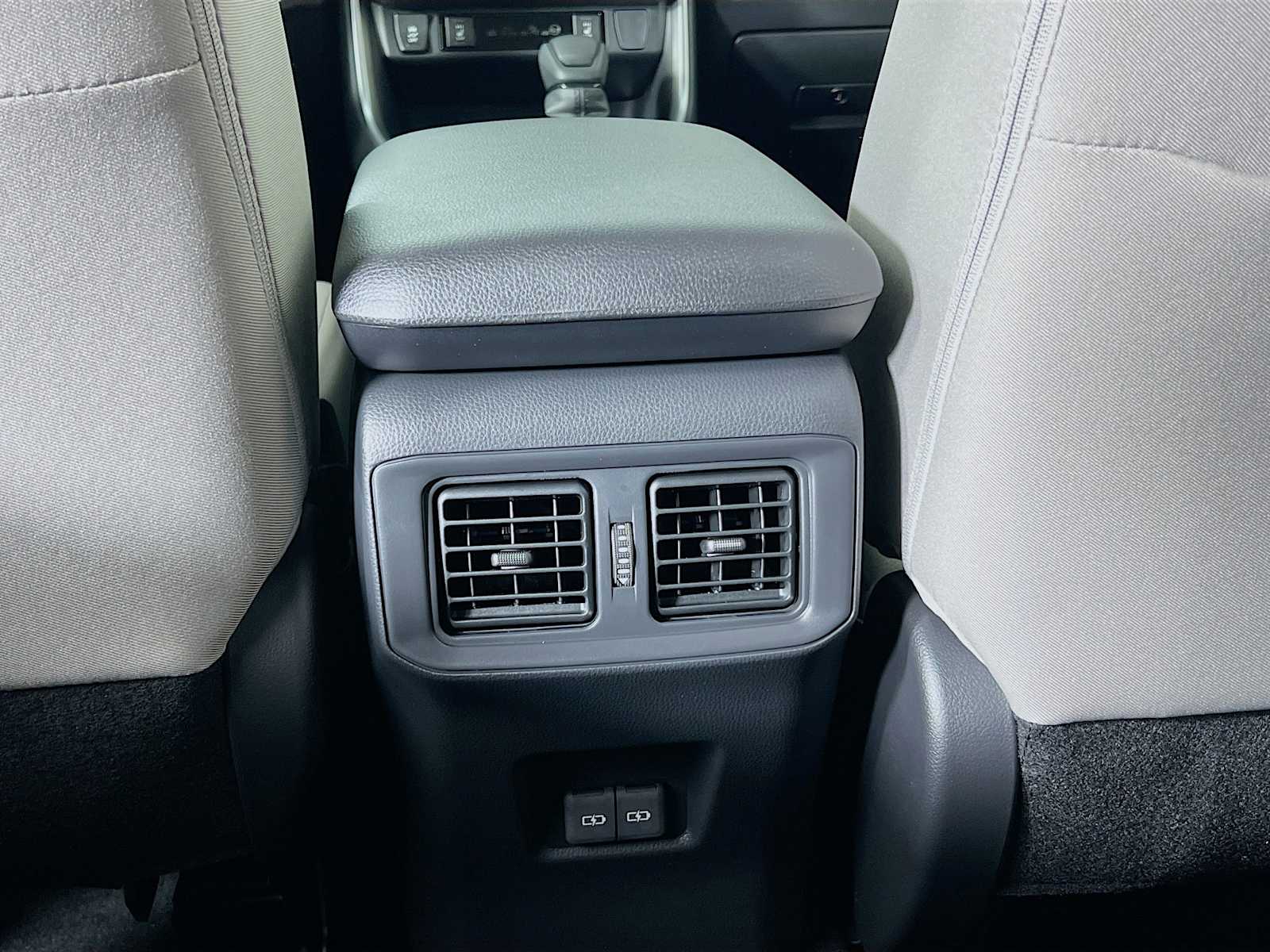 2025 Toyota RAV4 Hybrid XLE - Photo 14