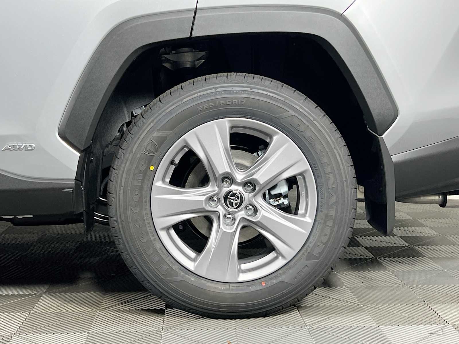 2025 Toyota RAV4 Hybrid XLE - Photo 19