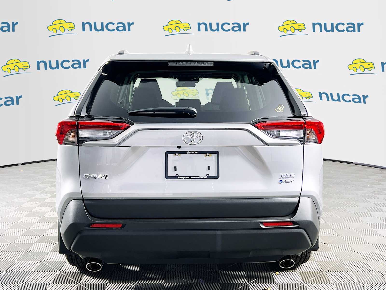 2025 Toyota RAV4 Hybrid XLE - Photo 5