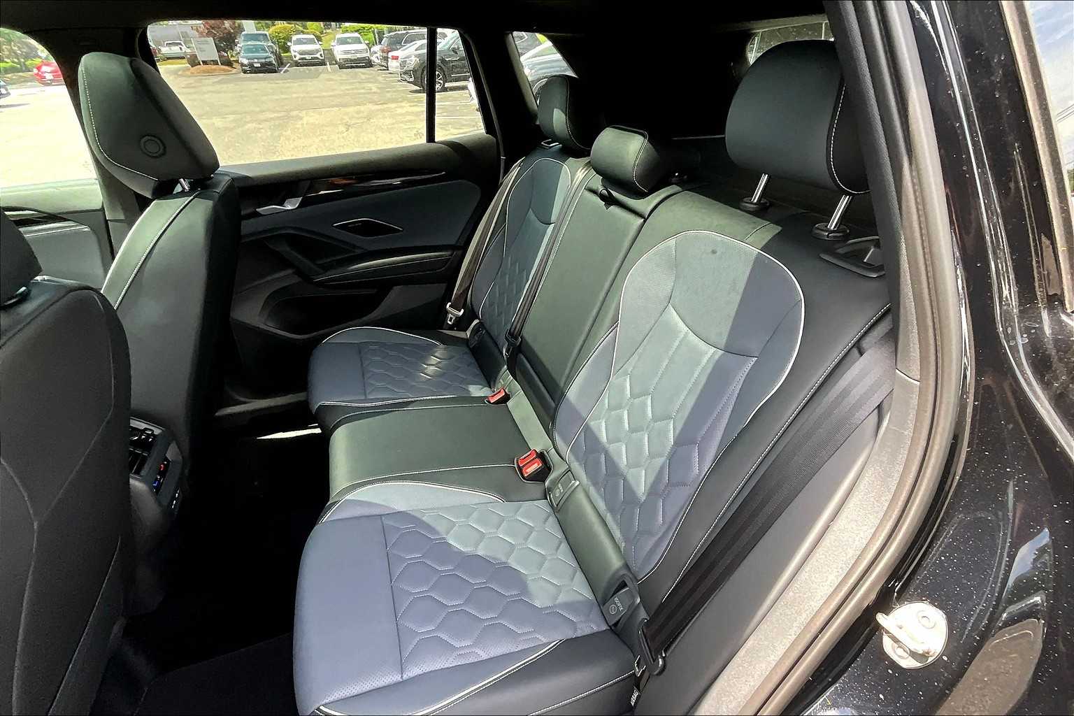 2025 Volkswagen Tiguan SEL R-Line - Photo 15