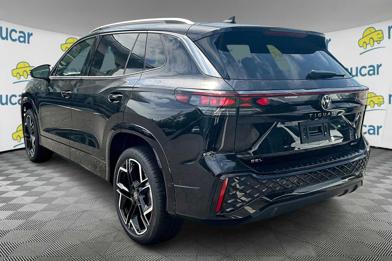 2025 Volkswagen Tiguan SEL R-Line - Photo 5