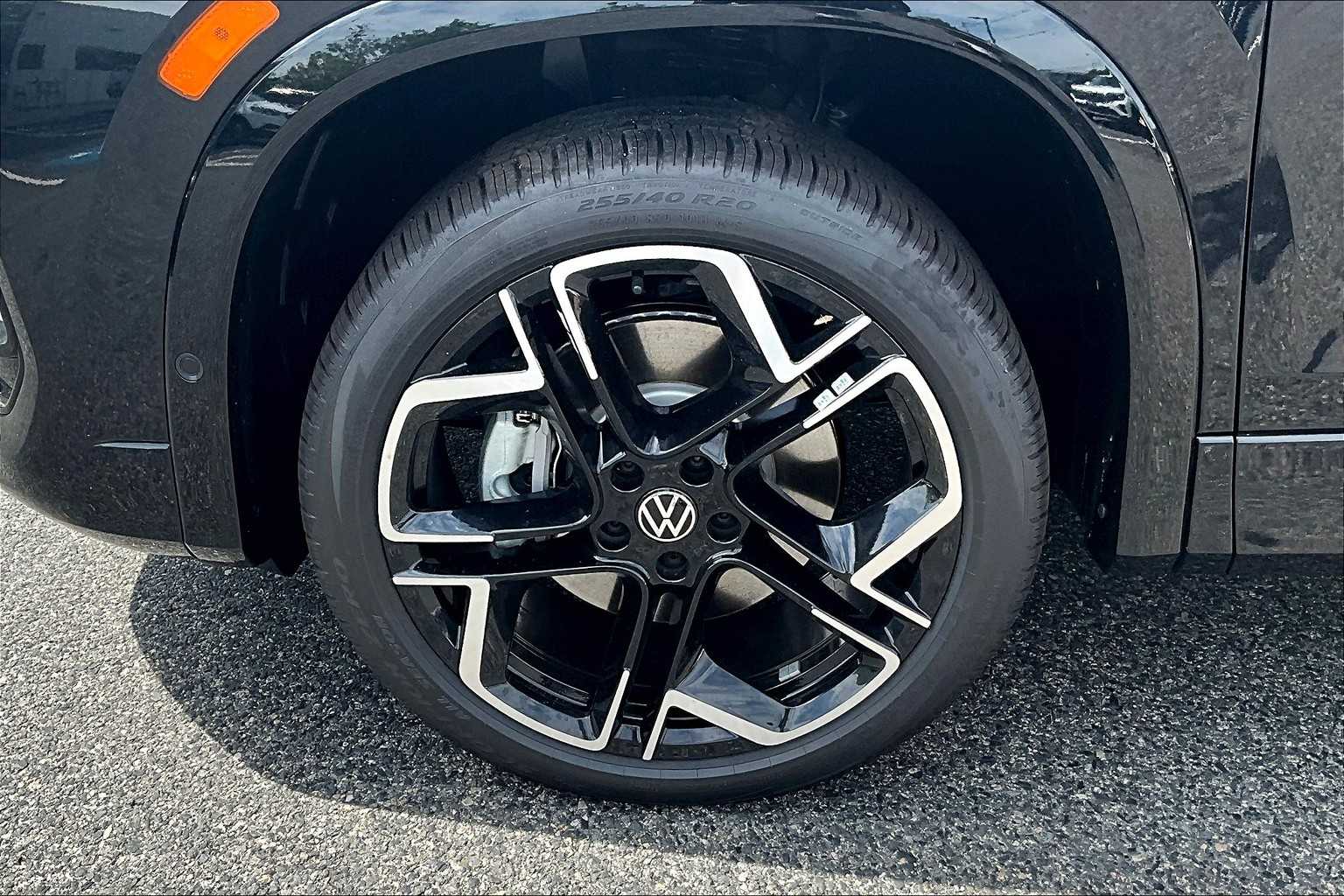 2025 Volkswagen Tiguan SEL R-Line - Photo 8