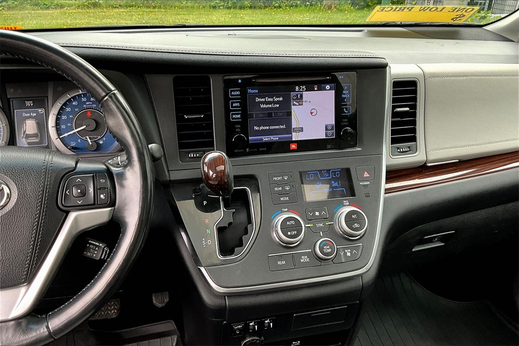 2017 Toyota Sienna XLE - Photo 19