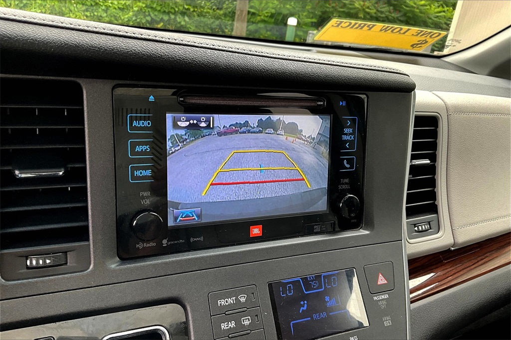 2017 Toyota Sienna XLE - Photo 20