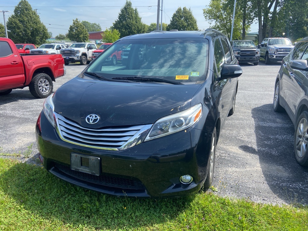 2017 Toyota Sienna XLE - Photo 2