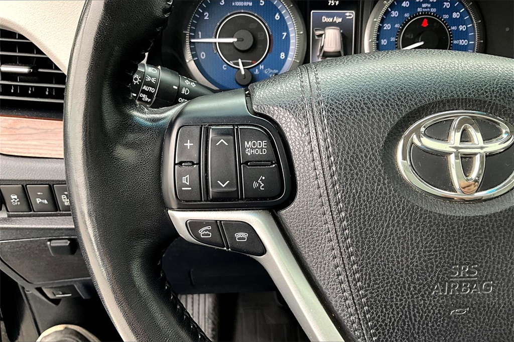 2017 Toyota Sienna XLE - Photo 24