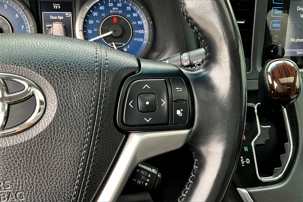 2017 Toyota Sienna XLE - Photo 25