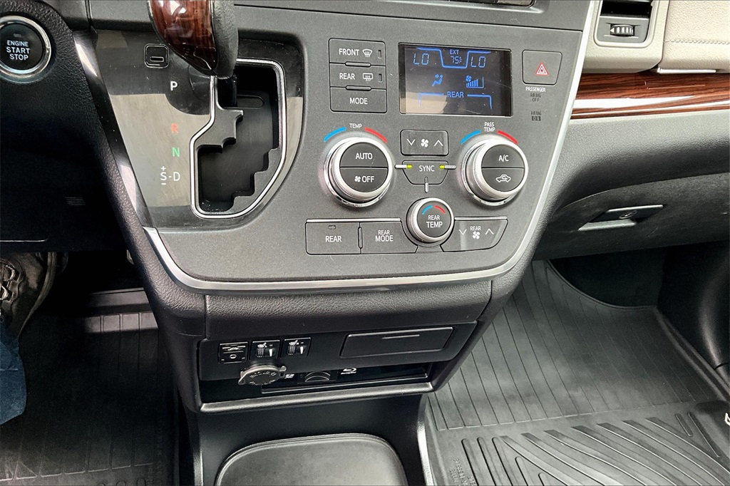 2017 Toyota Sienna XLE - Photo 27