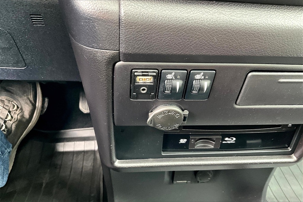 2017 Toyota Sienna XLE - Photo 28