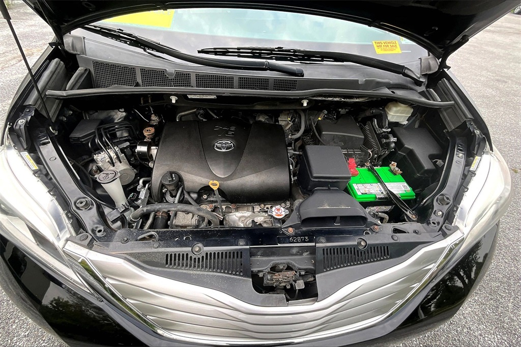 2017 Toyota Sienna XLE - Photo 31