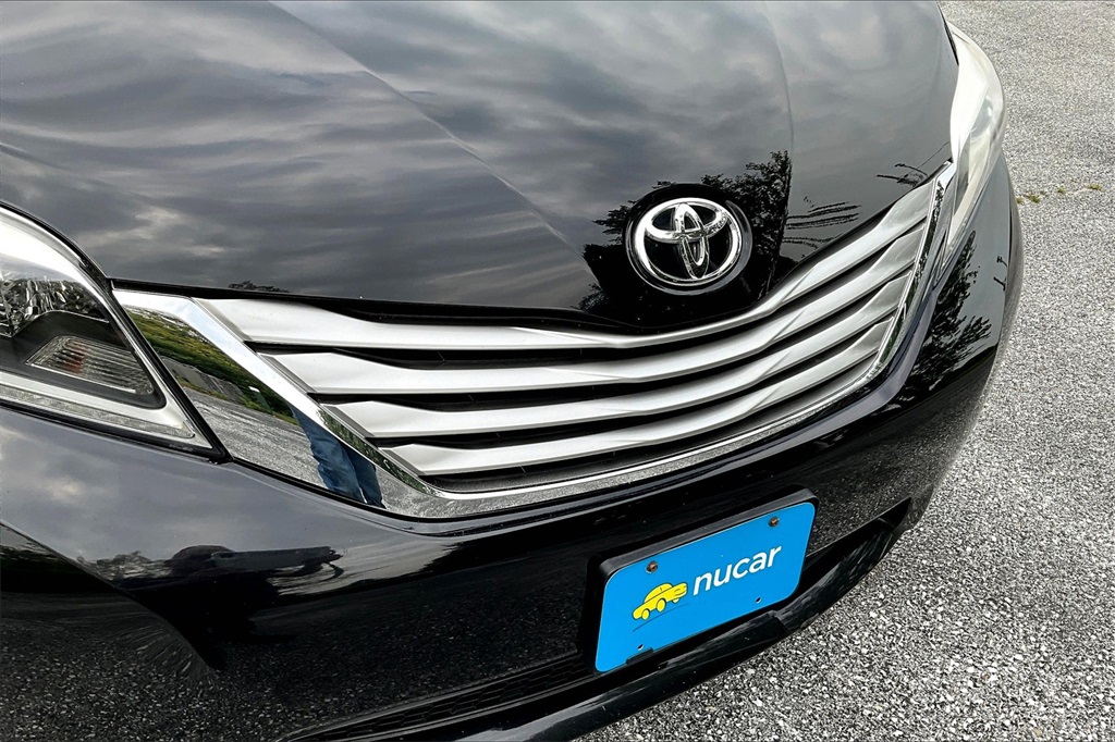 2017 Toyota Sienna XLE - Photo 33