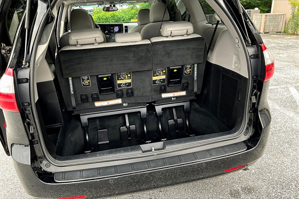 2017 Toyota Sienna XLE - Photo 38