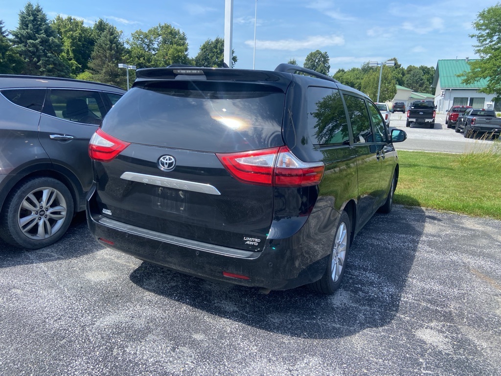 2017 Toyota Sienna XLE - Photo 4