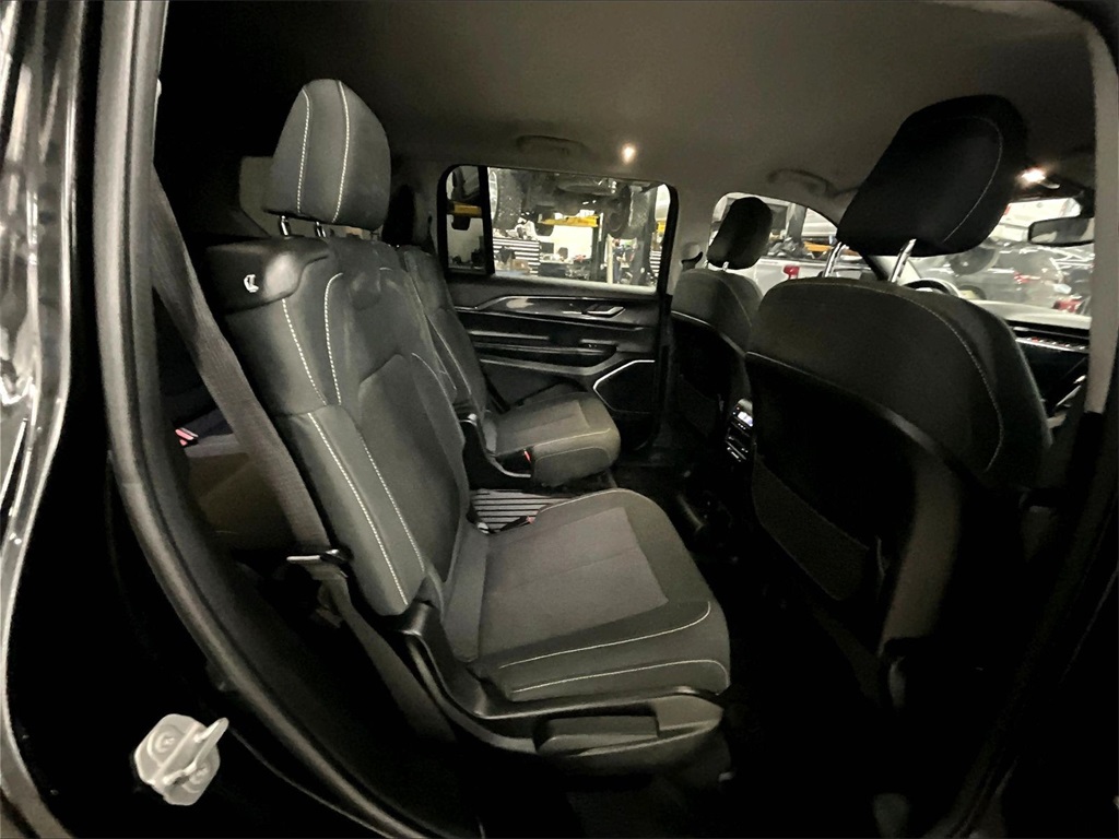 2022 Jeep Grand Cherokee L Laredo - Photo 16