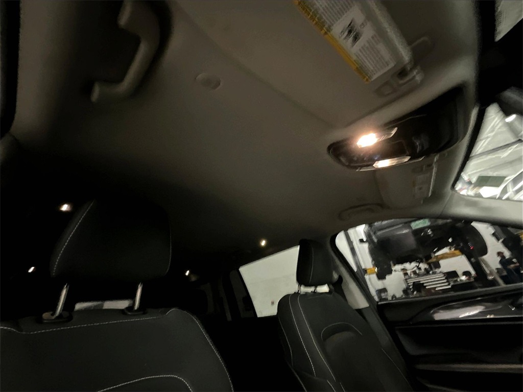 2022 Jeep Grand Cherokee L Laredo - Photo 23