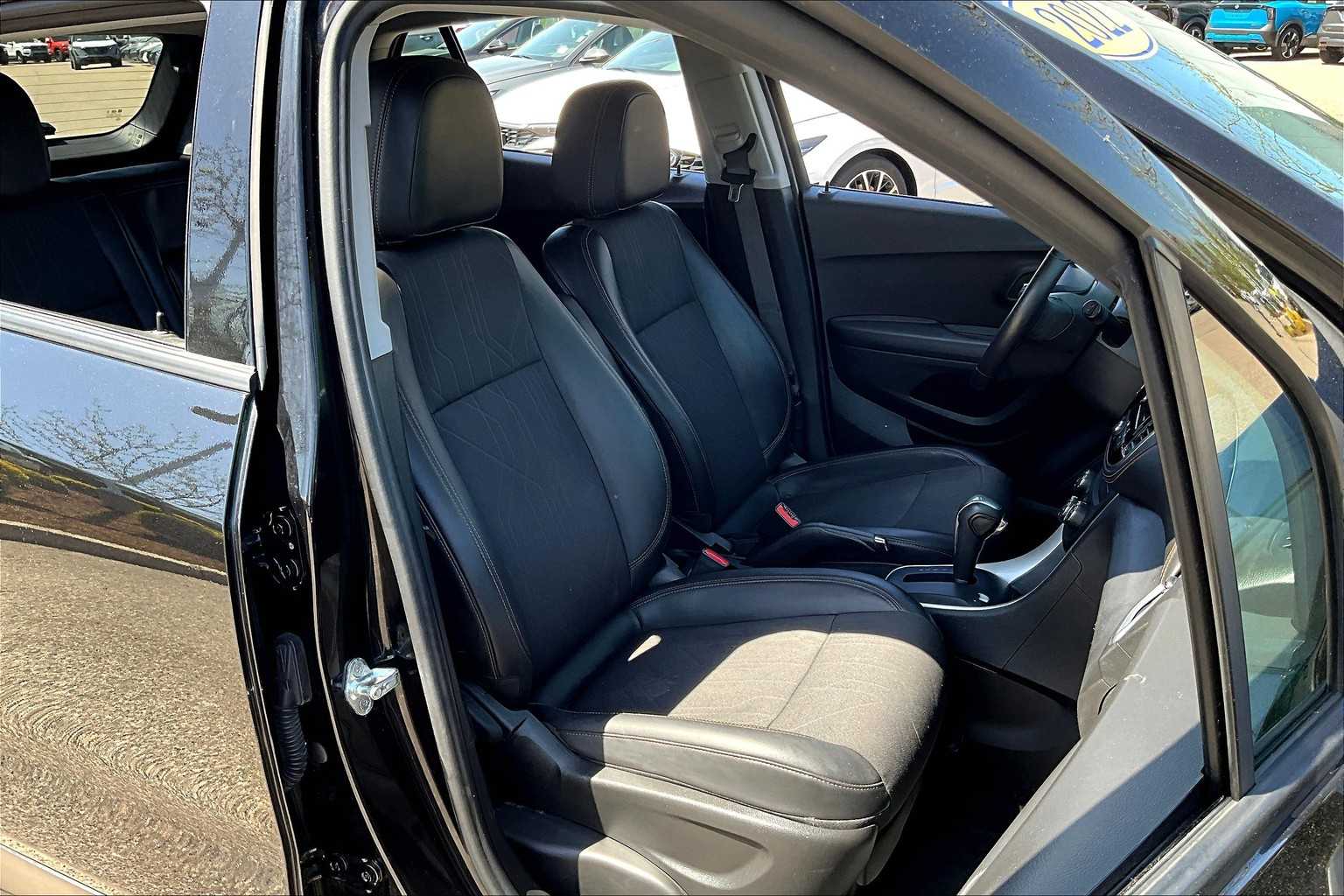 2022 Chevrolet Trax LT - Photo 11