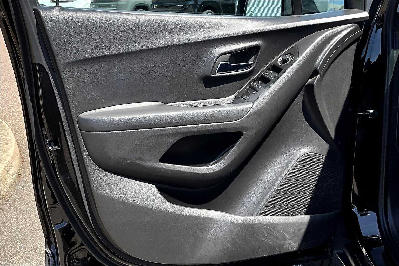 2022 Chevrolet Trax LT - Photo 9