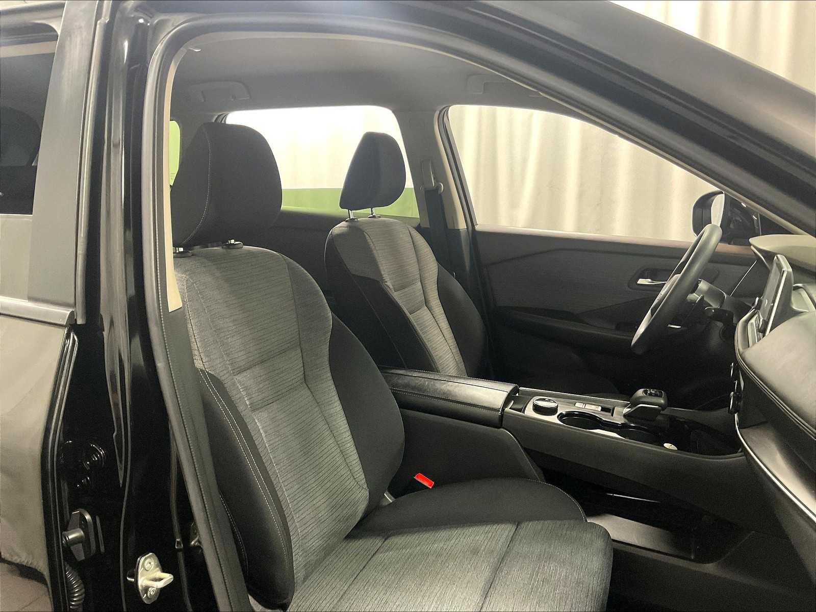 2023 Nissan Rogue SV - Photo 11