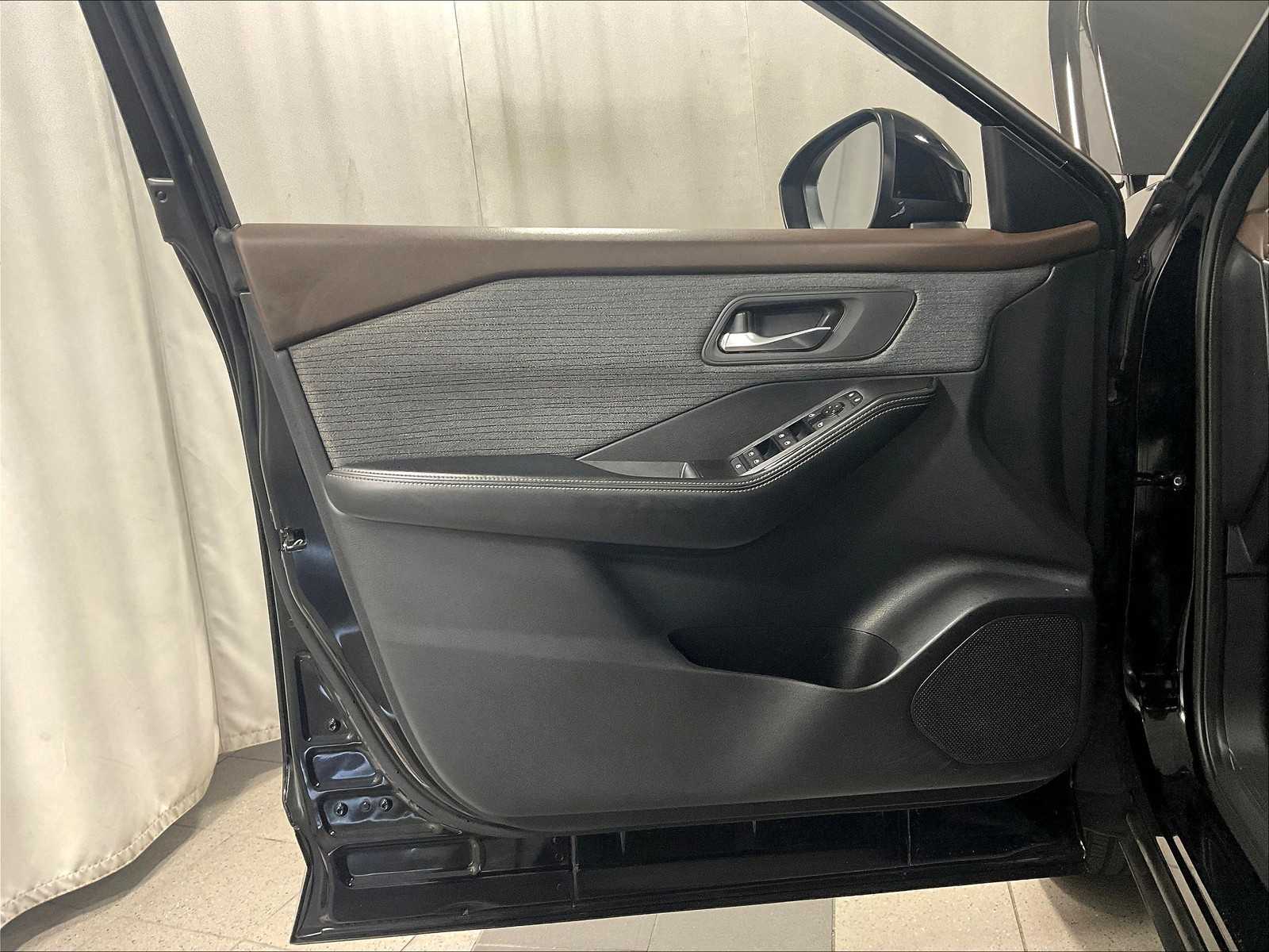 2023 Nissan Rogue SV - Photo 9