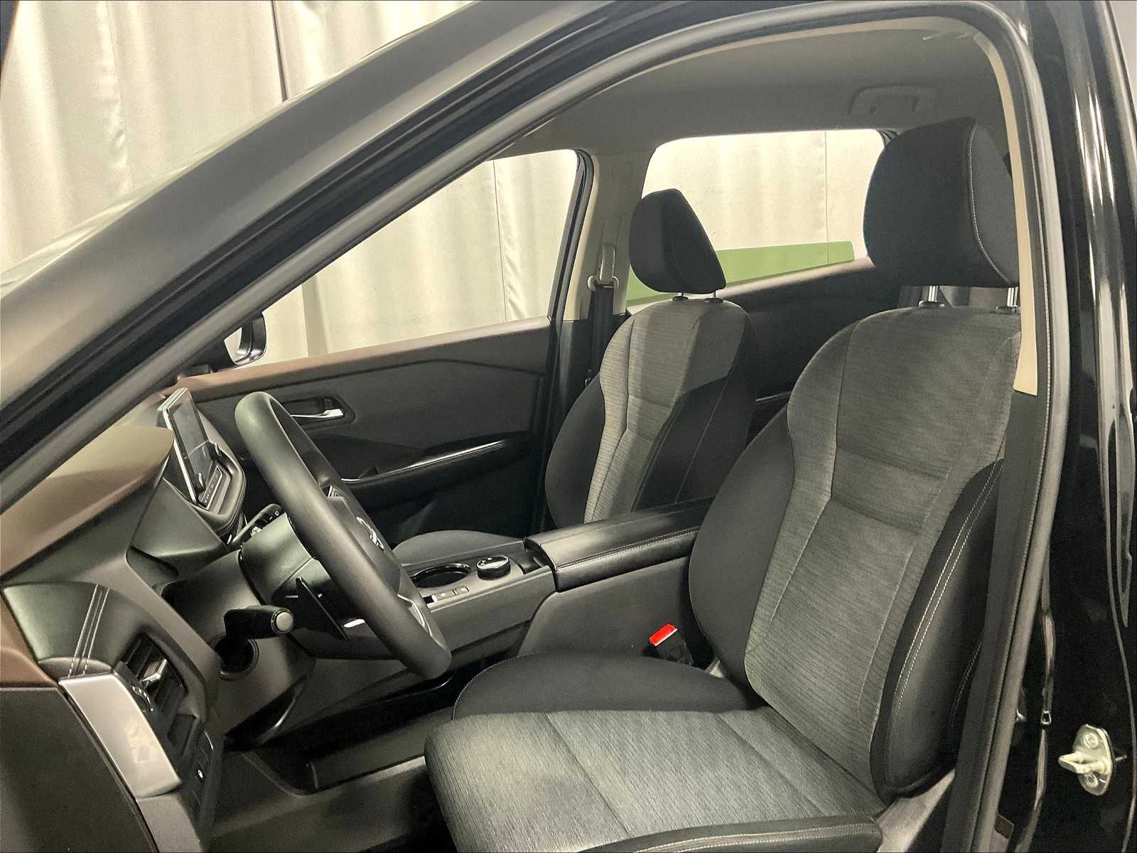 2023 Nissan Rogue SV - Photo 10