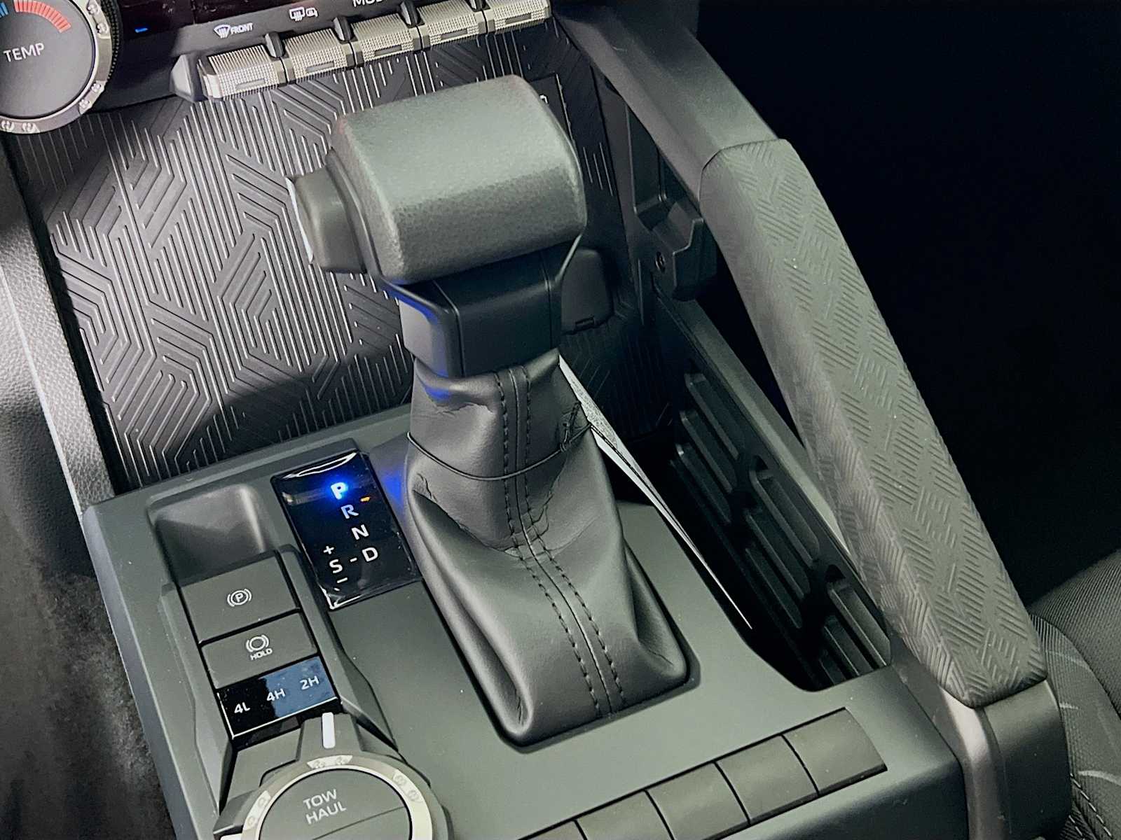 2025 Toyota Tacoma SR5 - Photo 11