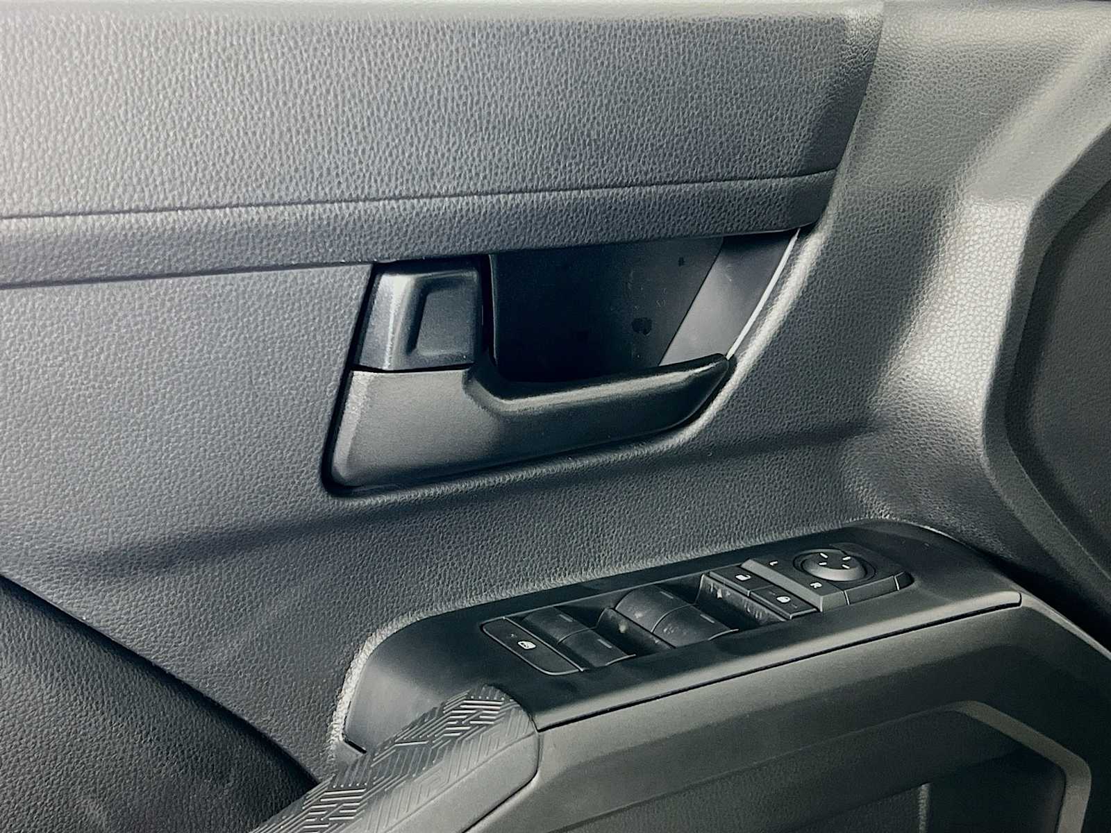 2025 Toyota Tacoma SR5 - Photo 15