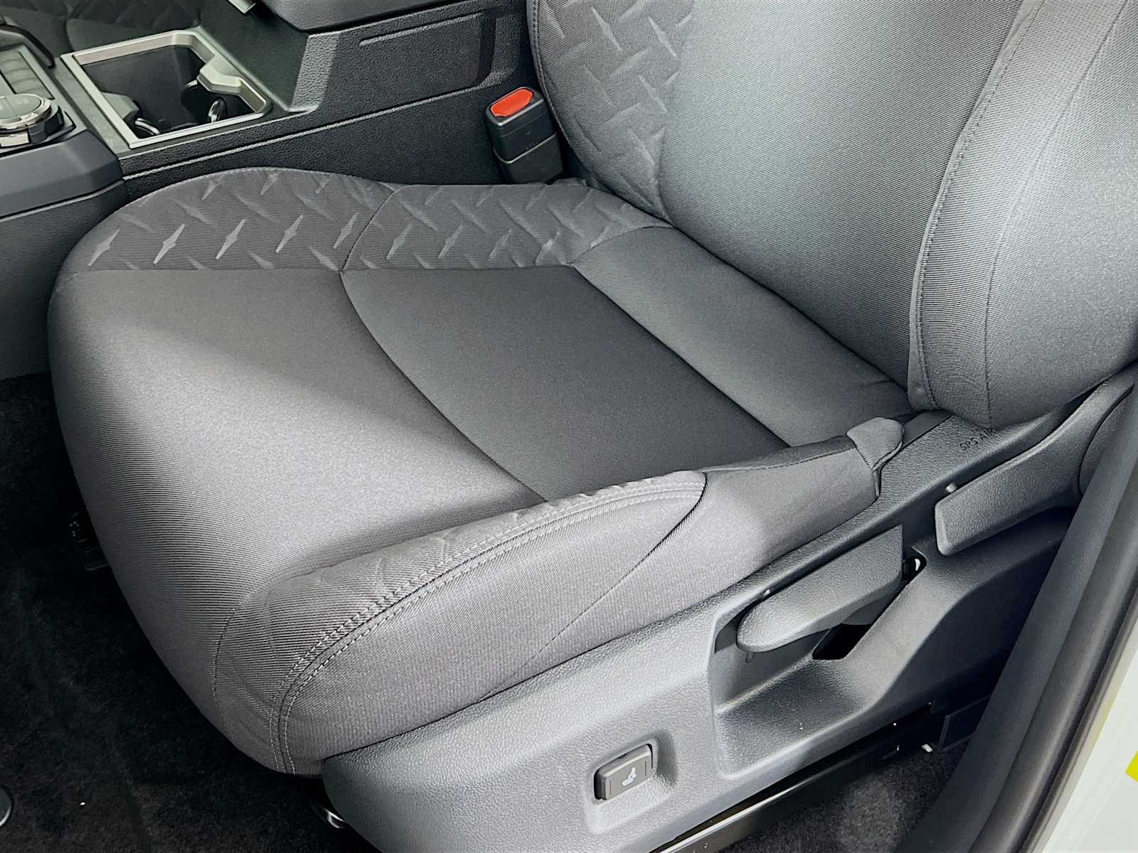 2025 Toyota Tacoma SR5 - Photo 16