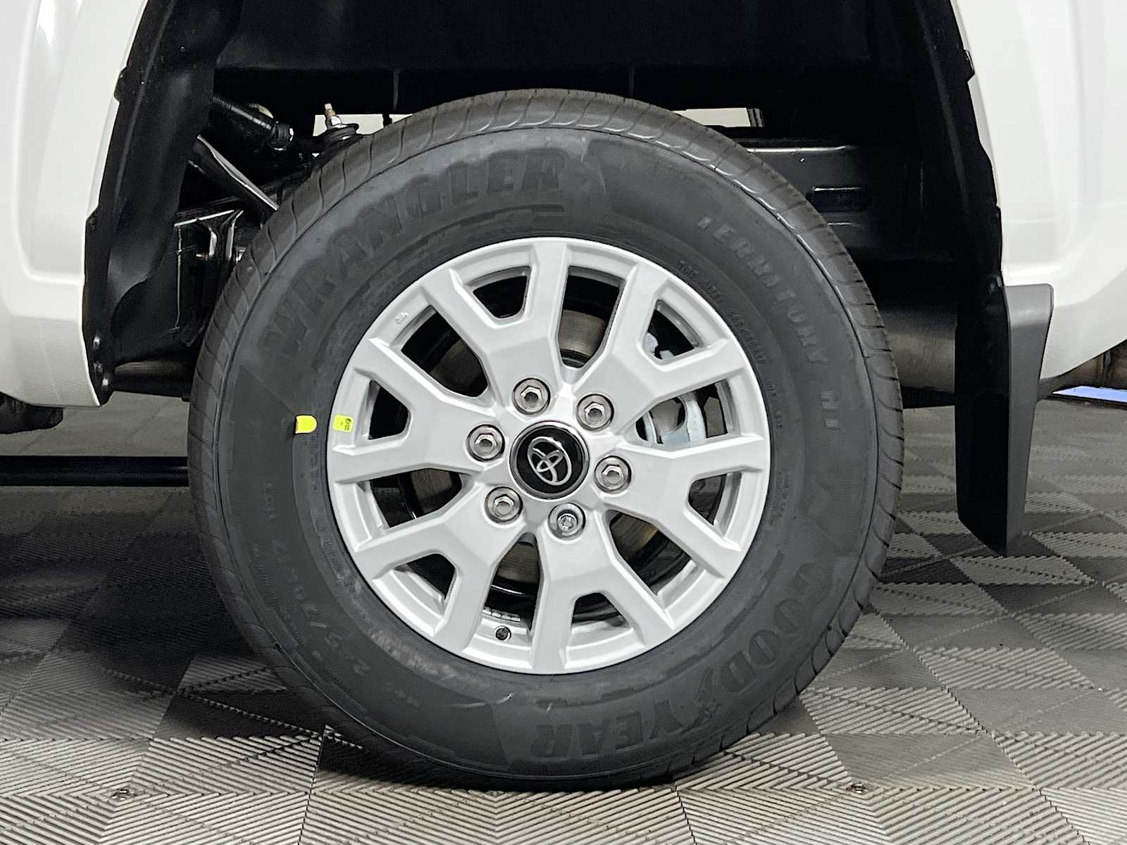 2025 Toyota Tacoma SR5 - Photo 18