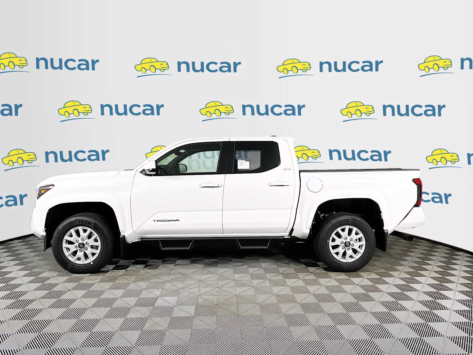 2025 Toyota Tacoma SR5 - Photo 3