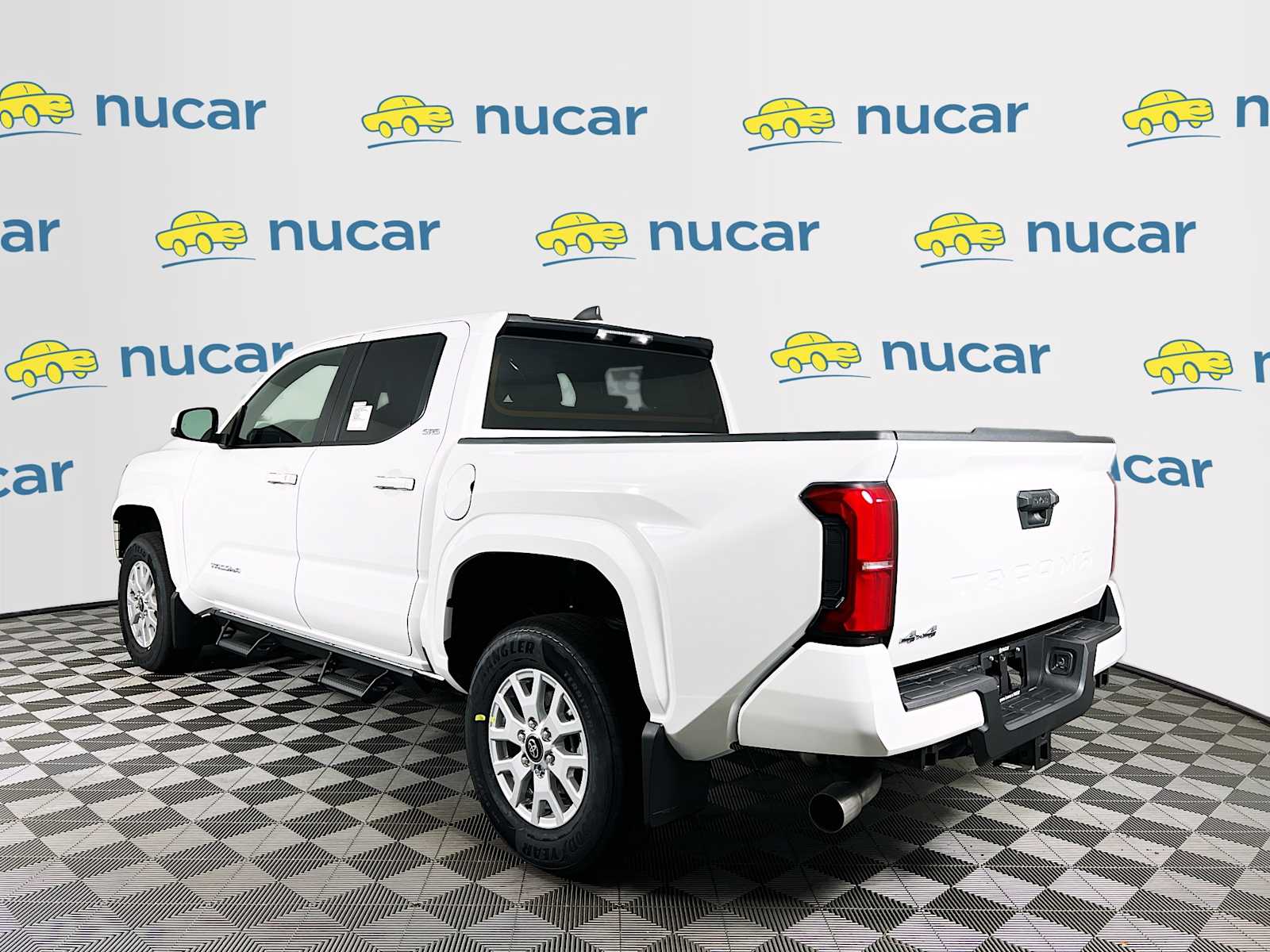 2025 Toyota Tacoma SR5 - Photo 4