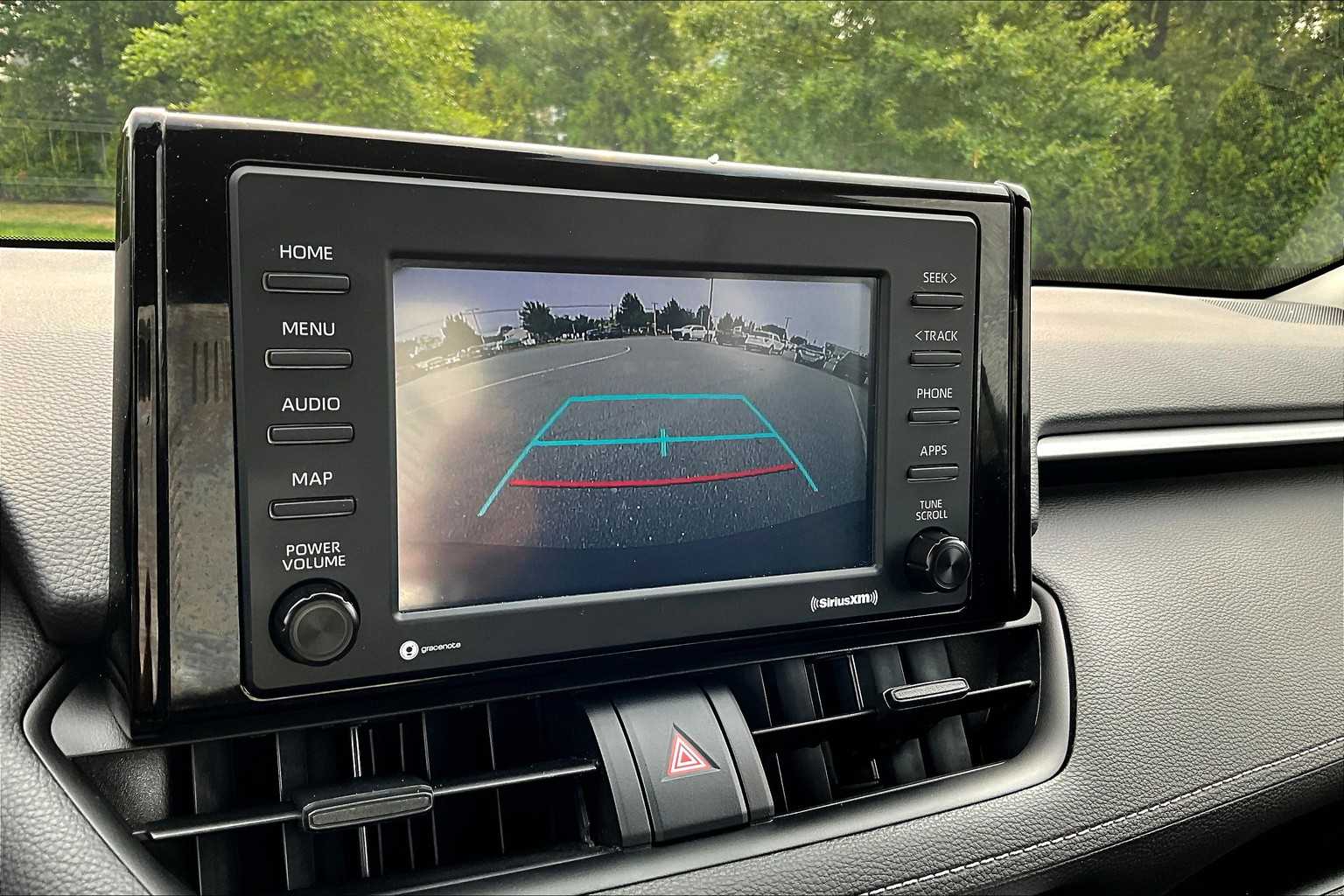 2022 Toyota RAV4 LE - Photo 19