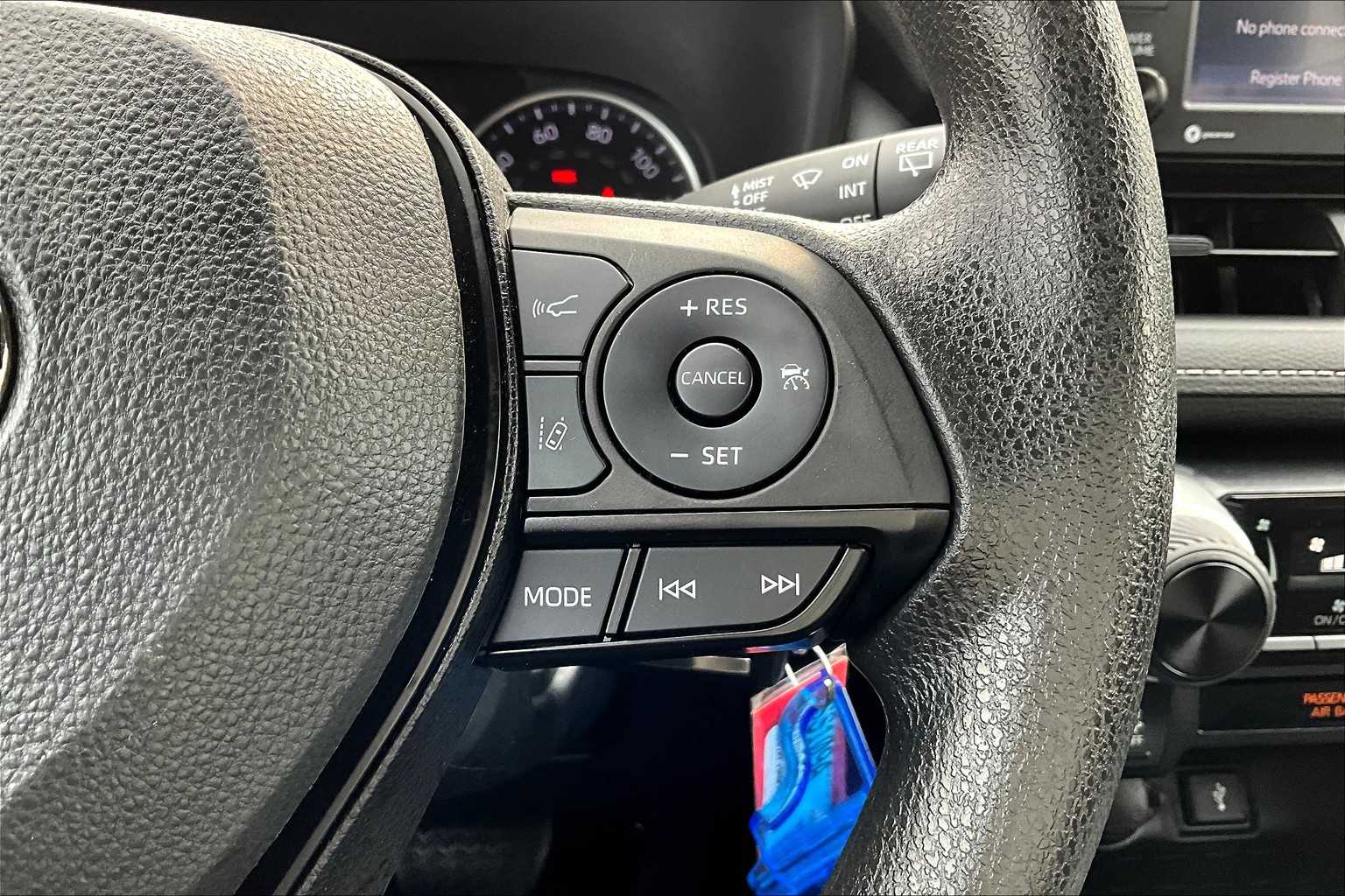 2022 Toyota RAV4 LE - Photo 24